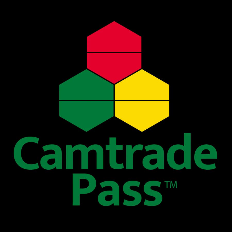 Logo officiel Camtrade Pass™ : trois hexagones rouge, vert et jaune assemblés en triangle, au-dessus du nom de marque.